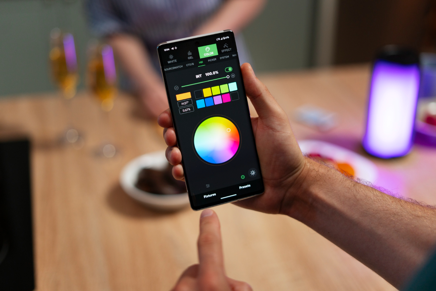 Ediciones móviles 2025: cambio de fondo, ajustes de iluminación y sombras automáticas que parecen reales